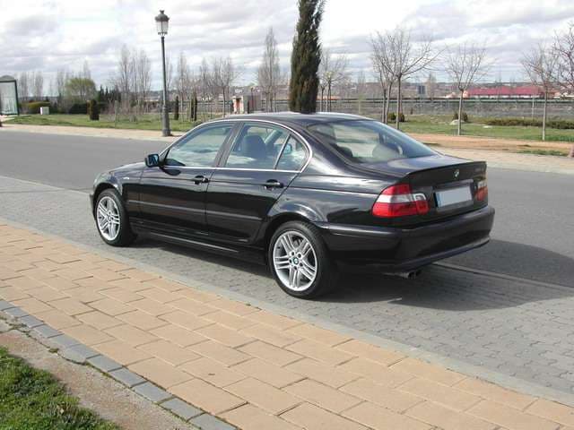 Detallado interior y exterior de BMW 330xi