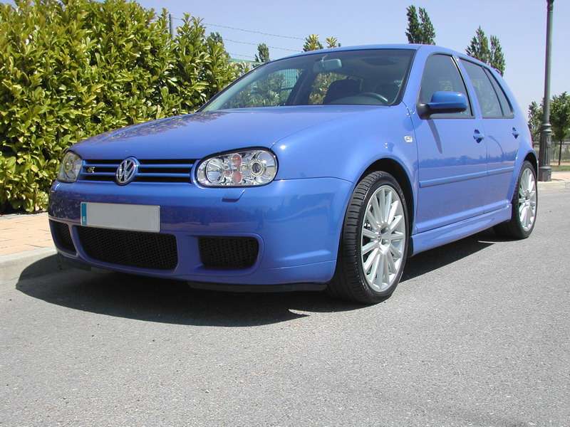 Detallado interior y exterior de WV Golf IV