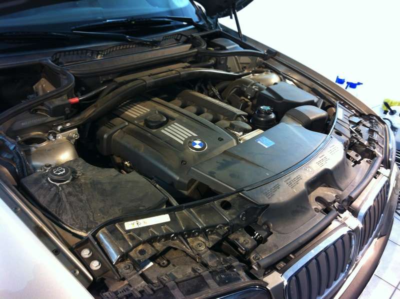 Lavado y acondicionado de compartimento motor