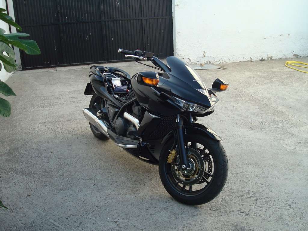 Fotografía de Detailing a una moto Honda DN 01: detailing moto honda 10