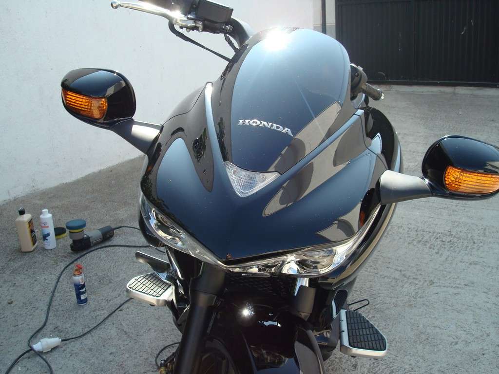Fotografía de Detailing a una moto Honda DN 01: detailing moto honda 14