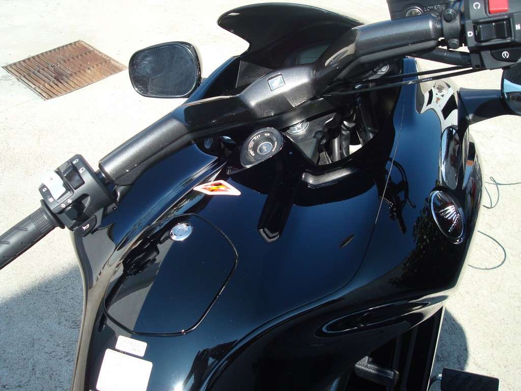 Fotografía de Detailing a una moto Honda DN 01: detailing moto honda 15