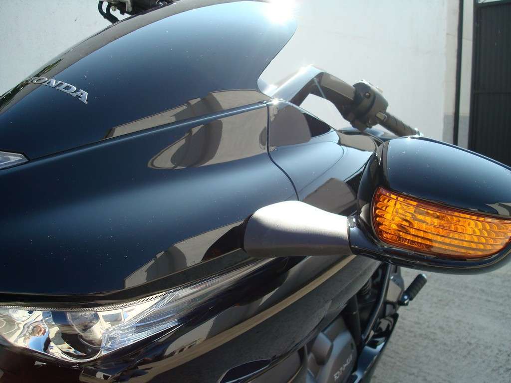 Fotografía de Detailing a una moto Honda DN 01: detailing moto honda 18