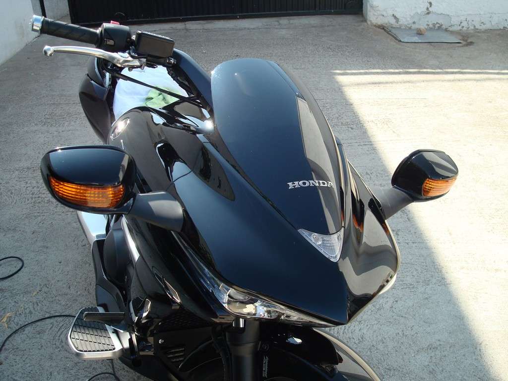 Fotografía de Detailing a una moto Honda DN 01: detailing moto honda 20