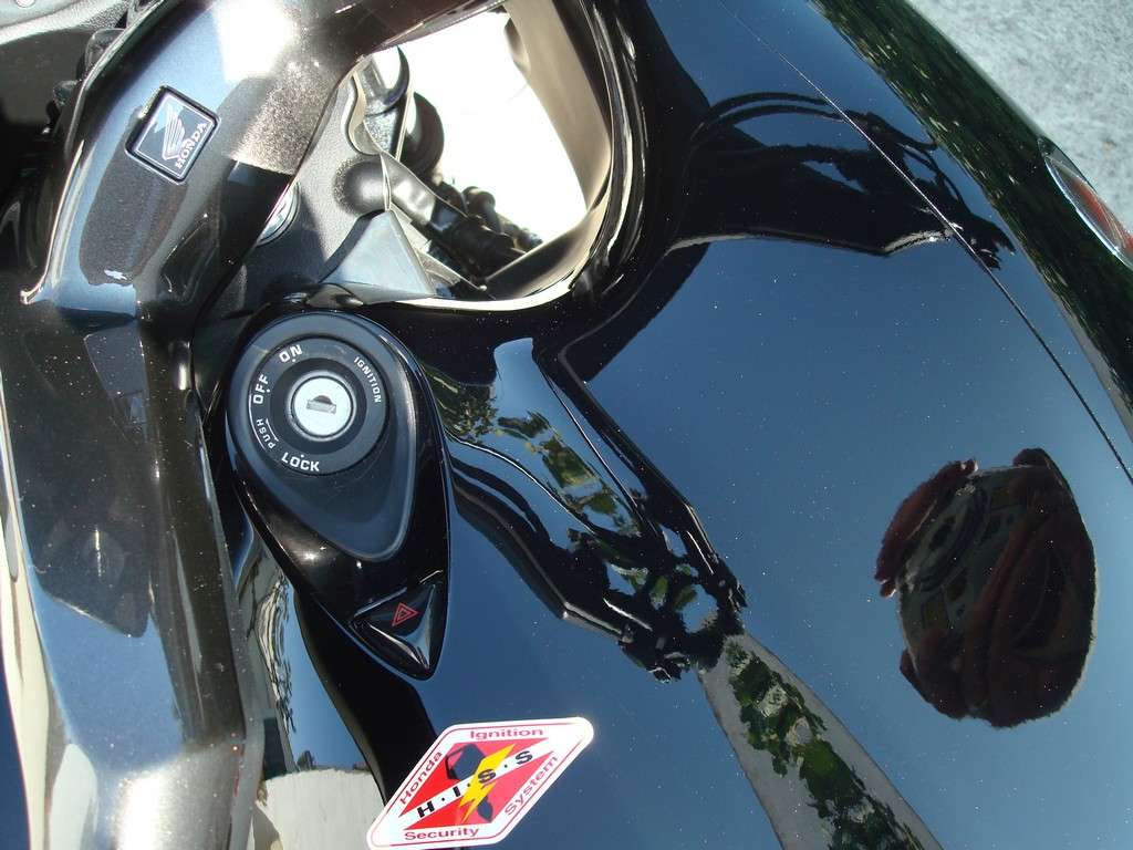 Fotografía de Detailing a una moto Honda DN 01: detailing moto honda 22