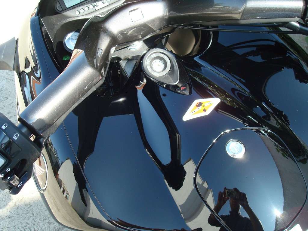 Fotografía de Detailing a una moto Honda DN 01: detailing moto honda 23