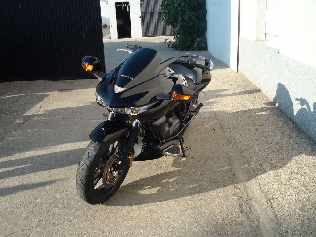 Fotografía de Detailing a una moto Honda DN 01: detailing moto honda 24