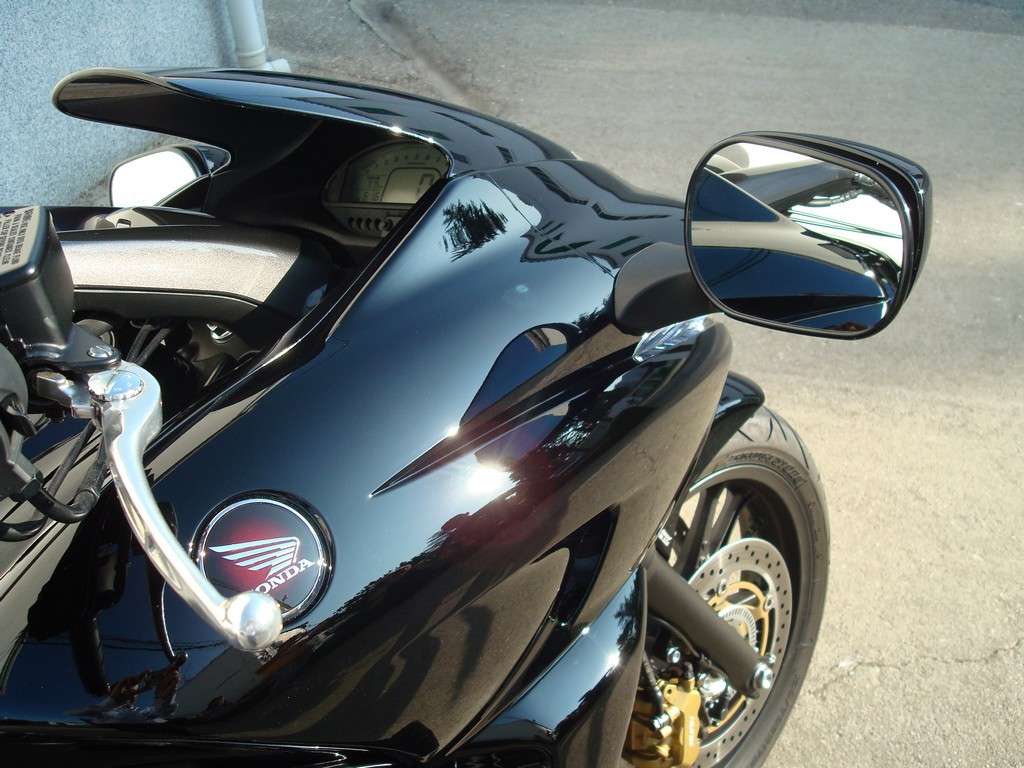 Fotografía de Detailing a una moto Honda DN 01: detailing moto honda 26