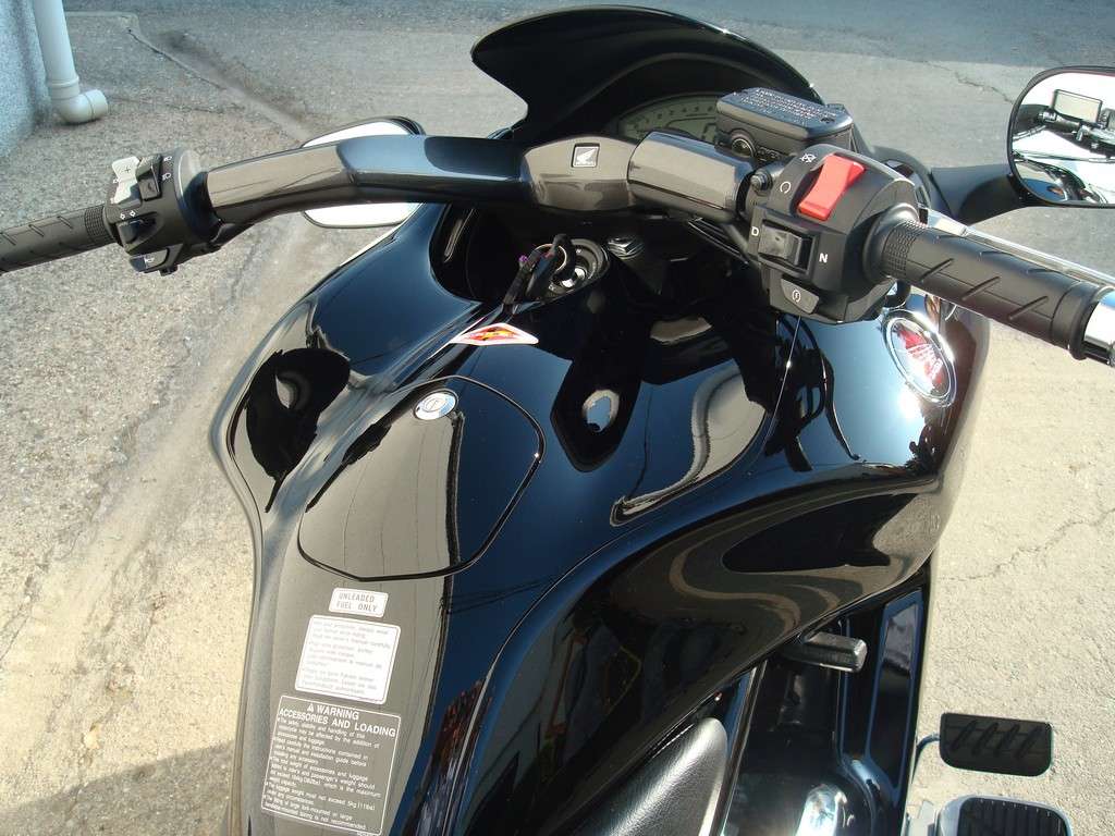 Fotografía de Detailing a una moto Honda DN 01: detailing moto honda 27