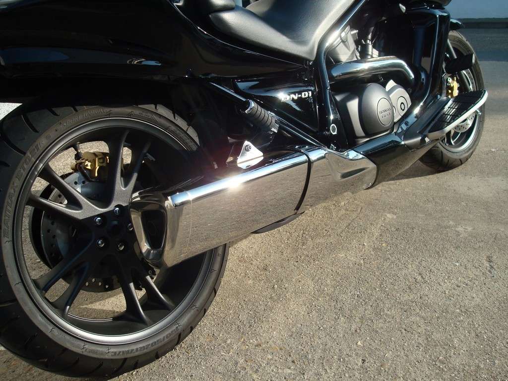 Fotografía de Detailing a una moto Honda DN 01: detailing moto honda 29