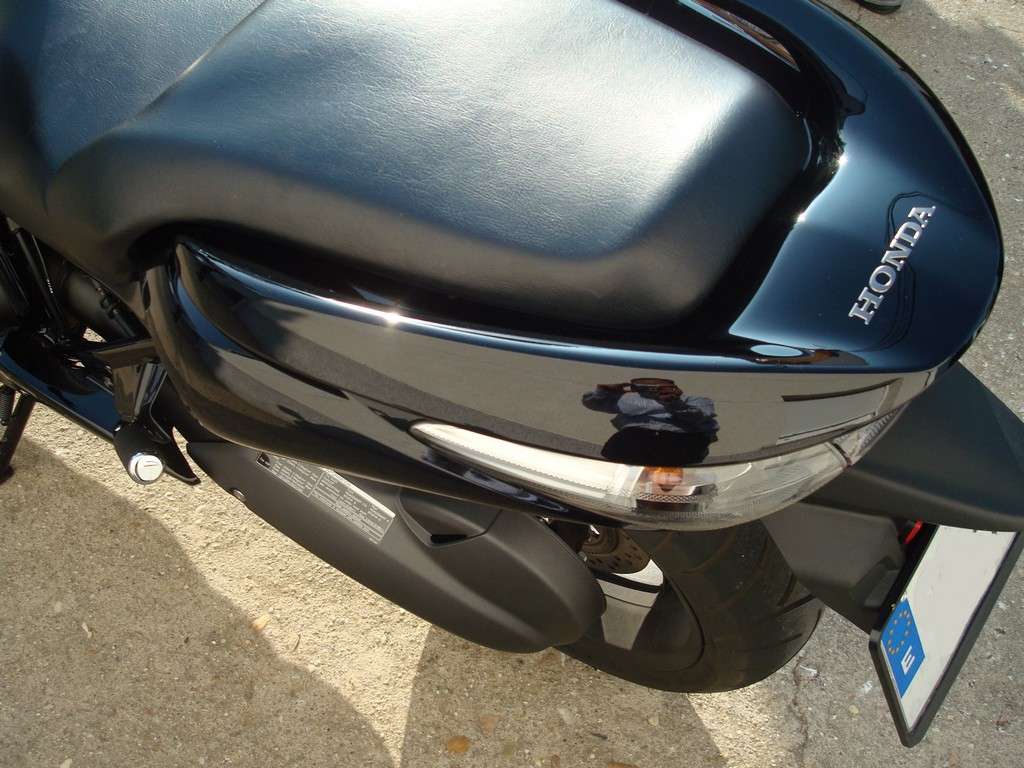 Fotografía de Detailing a una moto Honda DN 01: detailing moto honda 32