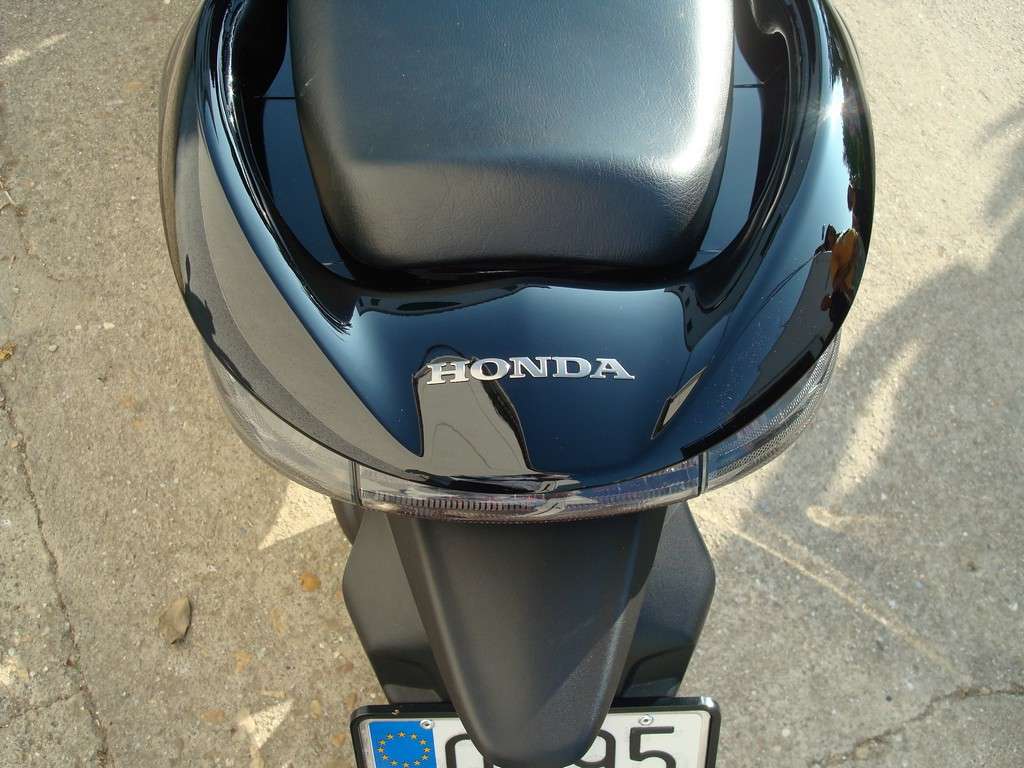 Fotografía de Detailing a una moto Honda DN 01: detailing moto honda 33