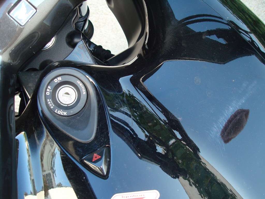 Fotografía de Detailing a una moto Honda DN 01: detailing moto honda 5