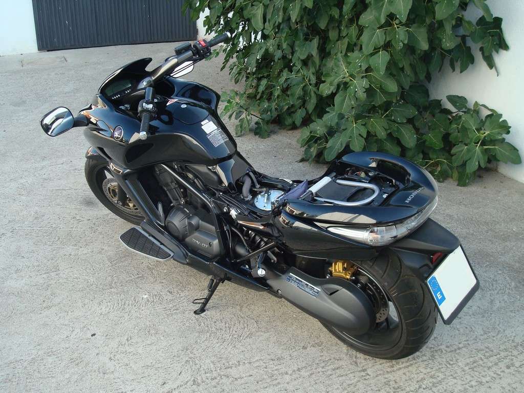 Fotografía de Detailing a una moto Honda DN 01: detailing moto honda 7