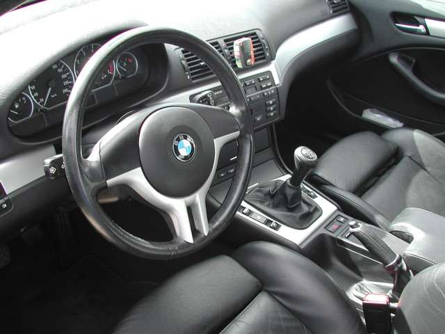 Fotografía de Detallado interior y exterior de BMW 330xi: detallado bmw 330xi 13