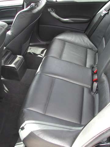 Fotografía de Detallado interior y exterior de BMW 330xi: detallado bmw 330xi 14