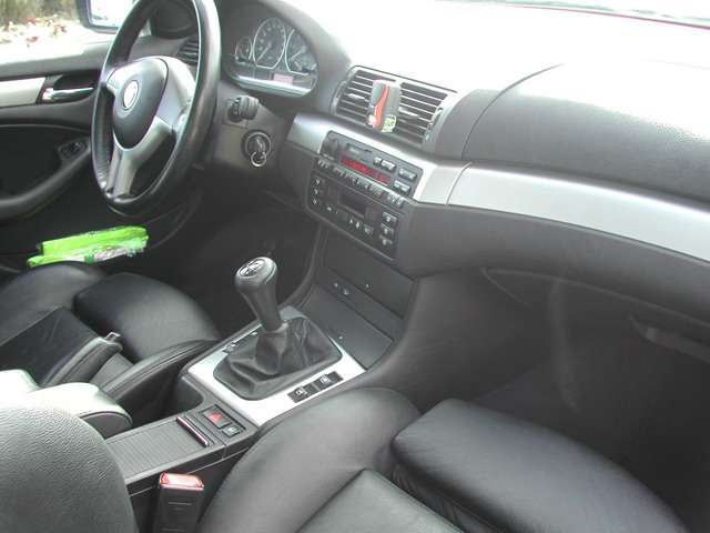 Fotografía de Detallado interior y exterior de BMW 330xi: detallado bmw 330xi 34