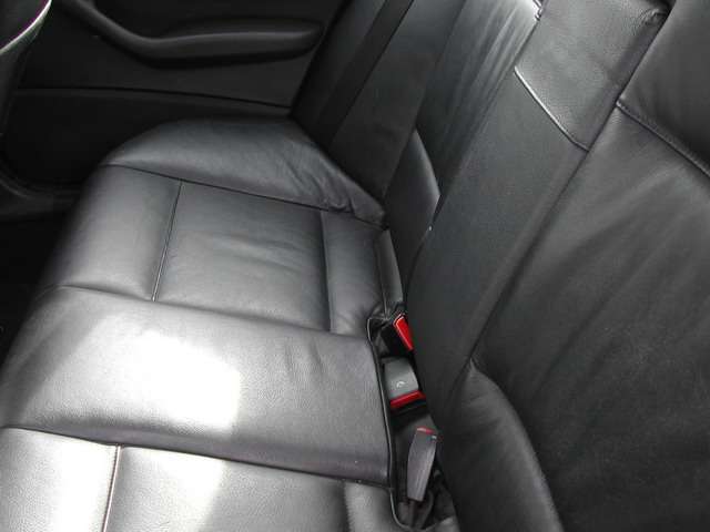 Fotografía de Detallado interior y exterior de BMW 330xi: detallado bmw 330xi 8