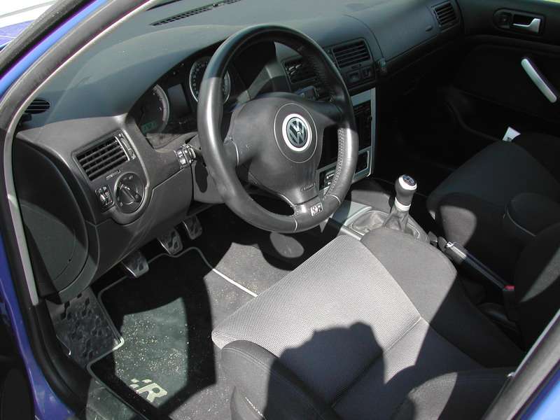 Fotografía de Detallado interior y exterior de WV Golf IV: detallado completo vw golf iv 10