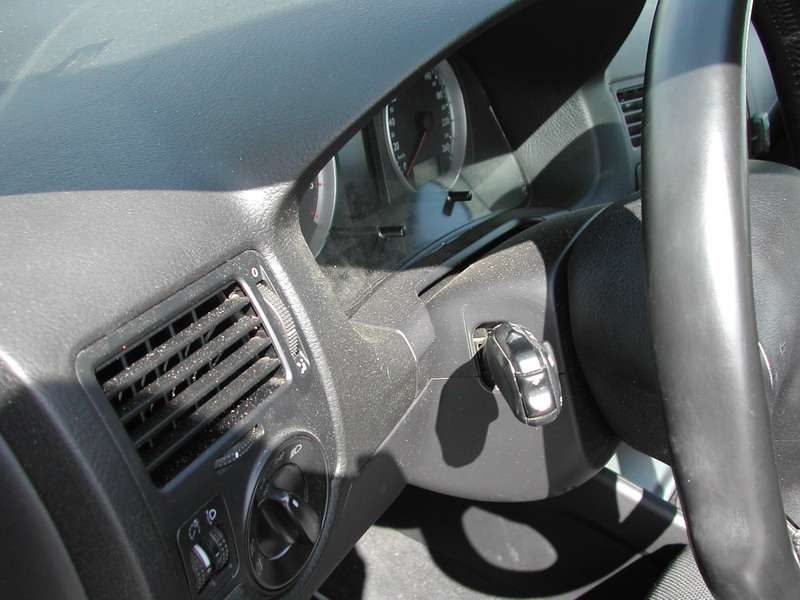 Fotografía de Detallado interior y exterior de WV Golf IV: detallado completo vw golf iv 12