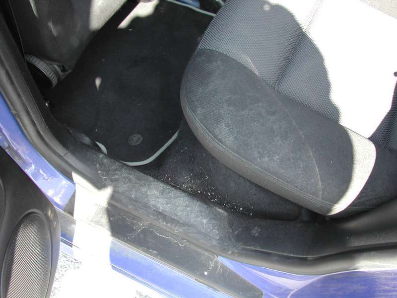 Fotografía de Detallado interior y exterior de WV Golf IV: detallado completo vw golf iv 13