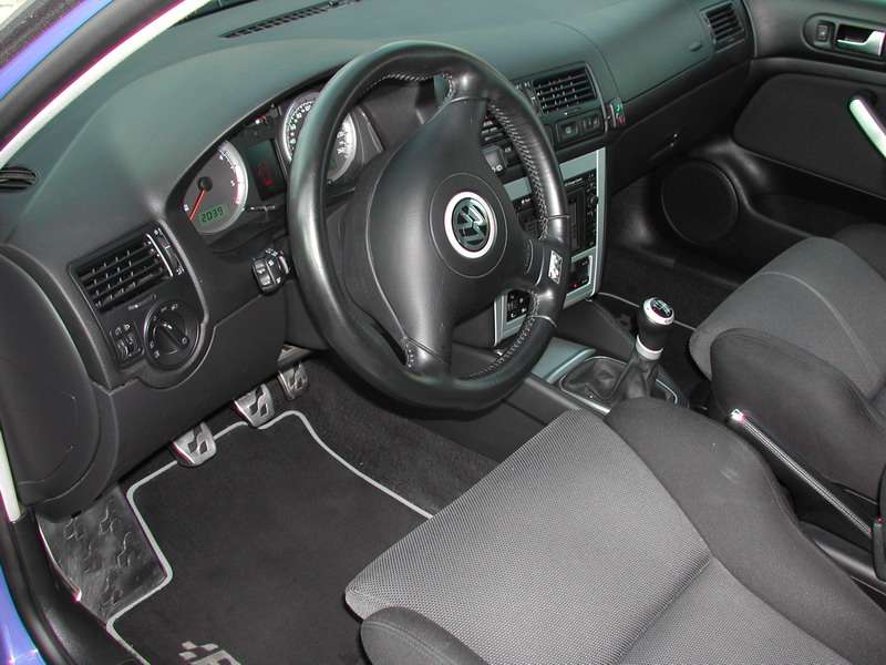Fotografía de Detallado interior y exterior de WV Golf IV: detallado completo vw golf iv 16