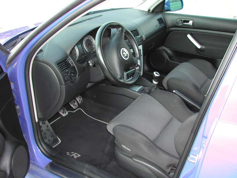 Fotografía de Detallado interior y exterior de WV Golf IV: detallado completo vw golf iv 17