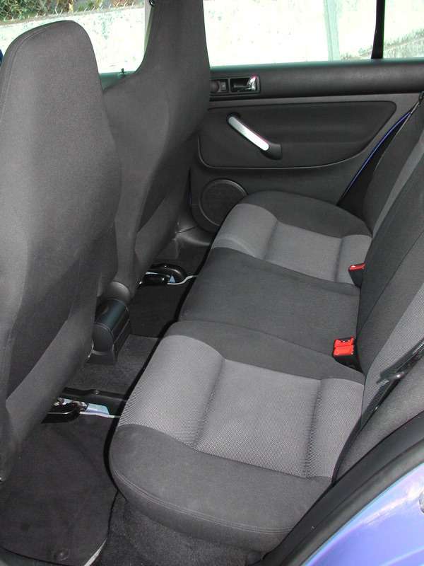 Fotografía de Detallado interior y exterior de WV Golf IV: detallado completo vw golf iv 18