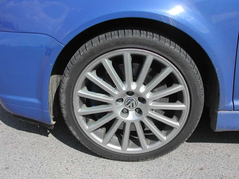 Fotografía de Detallado interior y exterior de WV Golf IV: detallado completo vw golf iv 7