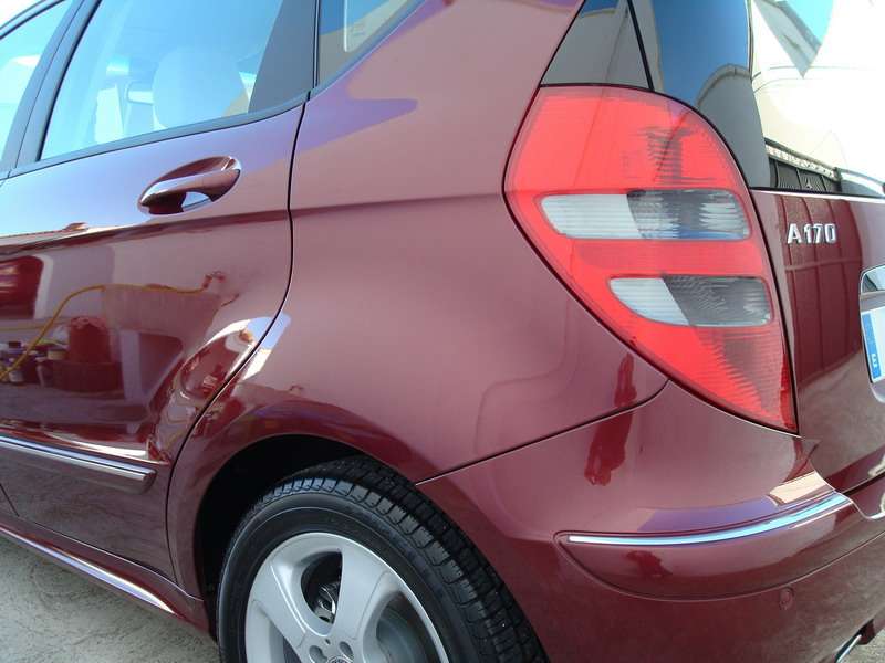 Fotografía de Lavando y eliminando un arañazo a un Mercedes Clase A nuevo: detallado exterior mercedes clase a 25