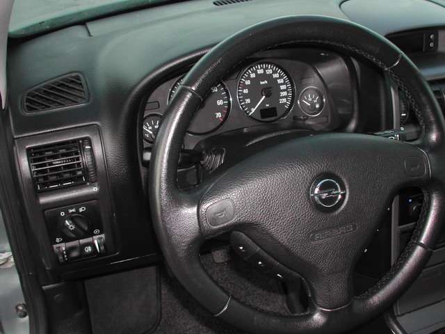 Fotografía de Limpieza interior y protección exterior de Opel Astra: detallado interior open astra 13