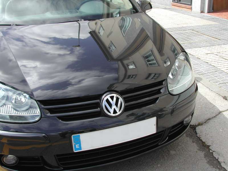 Fotografía de Eliminando arañazos en capó de VW Golf: eliminando rayones vw golf 10