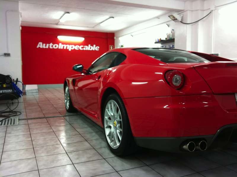 Fotografía de Lavando y potenciando el brillo de un Ferrari 599 GTB: ferrari 599 gtb abrillantado 1