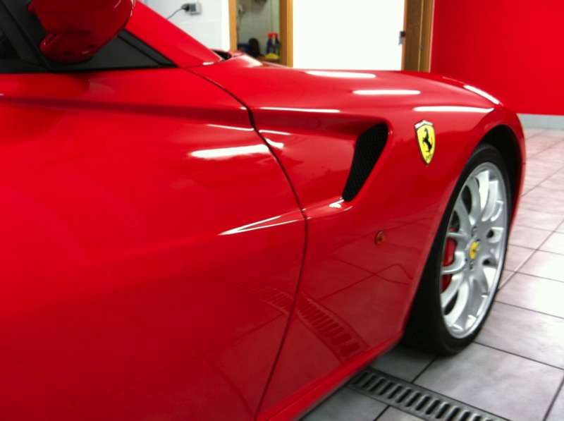 Fotografía de Lavando y potenciando el brillo de un Ferrari 599 GTB: ferrari 599 gtb abrillantado 10