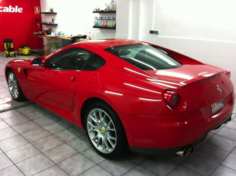 Fotografía de Lavando y potenciando el brillo de un Ferrari 599 GTB: ferrari 599 gtb abrillantado 11