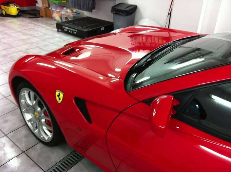 Fotografía de Lavando y potenciando el brillo de un Ferrari 599 GTB: ferrari 599 gtb abrillantado 12