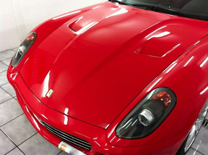 Fotografía de Lavando y potenciando el brillo de un Ferrari 599 GTB: ferrari 599 gtb abrillantado 3