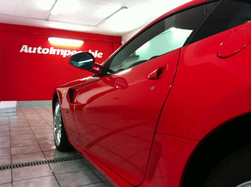 Fotografía de Lavando y potenciando el brillo de un Ferrari 599 GTB: ferrari 599 gtb abrillantado 4