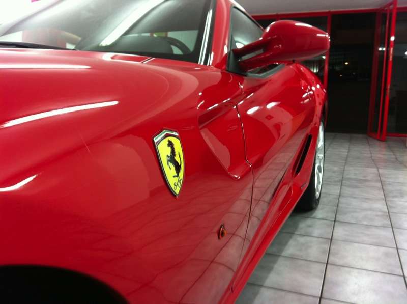 Fotografía de Lavando y potenciando el brillo de un Ferrari 599 GTB: ferrari 599 gtb abrillantado 7
