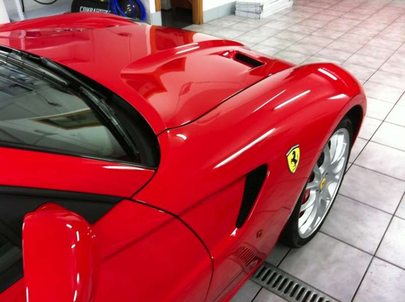 Fotografía de Lavando y potenciando el brillo de un Ferrari 599 GTB: ferrari 599 gtb abrillantado 9
