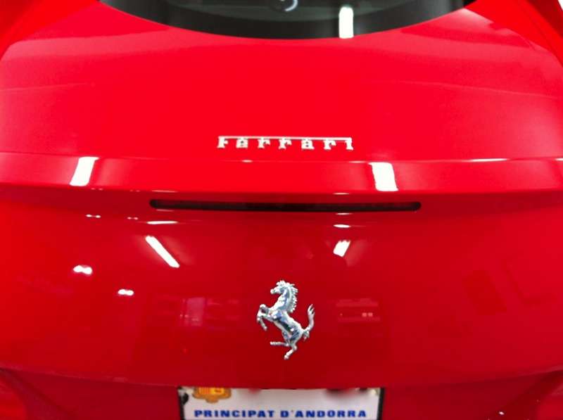 Fotografía de Lavando y potenciando el brillo de un Ferrari 599 GTB: ferrari 599 gtb despues de secar