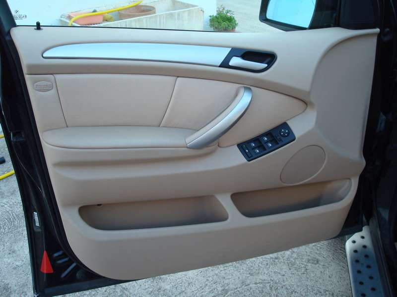 Fotografía de Limpieza de tapicería y tratamiento de cuero a un BMW X5: limpieza interior bmw x5 14