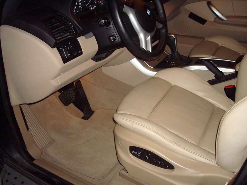 Fotografía de Limpieza de tapicería y tratamiento de cuero a un BMW X5: limpieza interior bmw x5 15