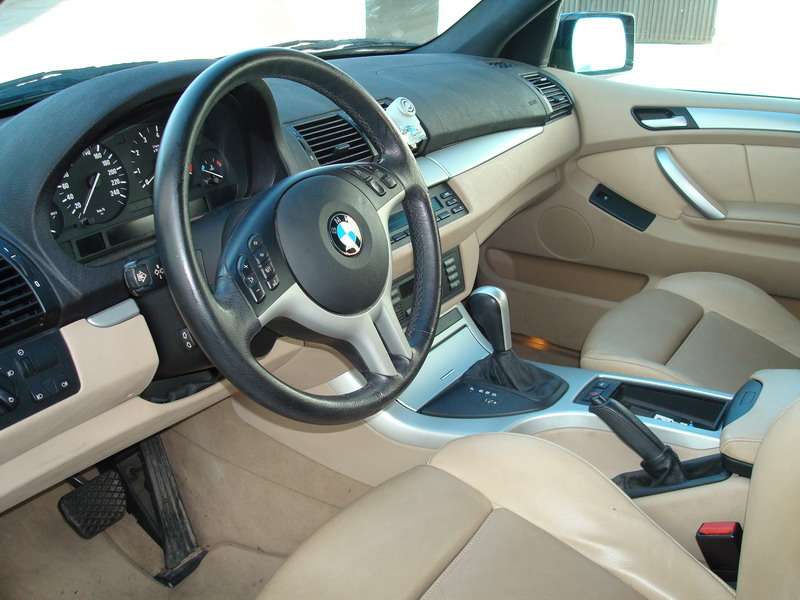 Fotografía de Limpieza de tapicería y tratamiento de cuero a un BMW X5: limpieza interior bmw x5 2