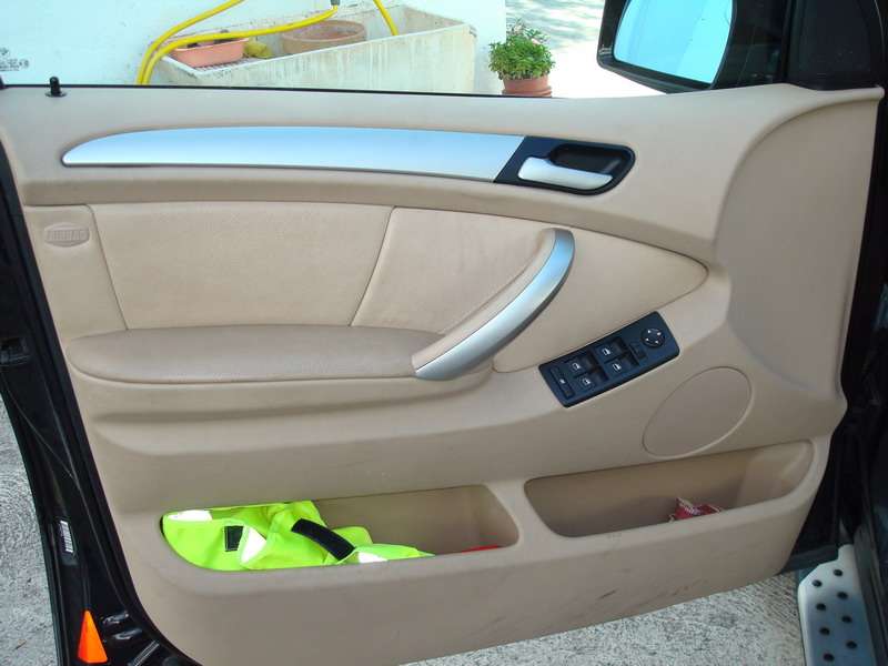 Fotografía de Limpieza de tapicería y tratamiento de cuero a un BMW X5: limpieza interior bmw x5 4