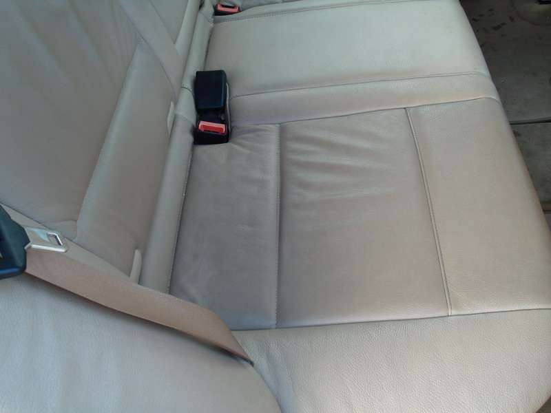 Fotografía de Limpieza de tapicería y tratamiento de cuero a un BMW X5: limpieza interior bmw x5 8
