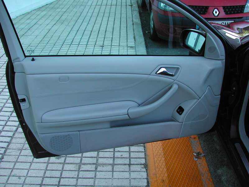 Fotografía de Limpieza de tapicería y acondicionado de cuero Mercedes C200: limpieza interior mercedes c200 7