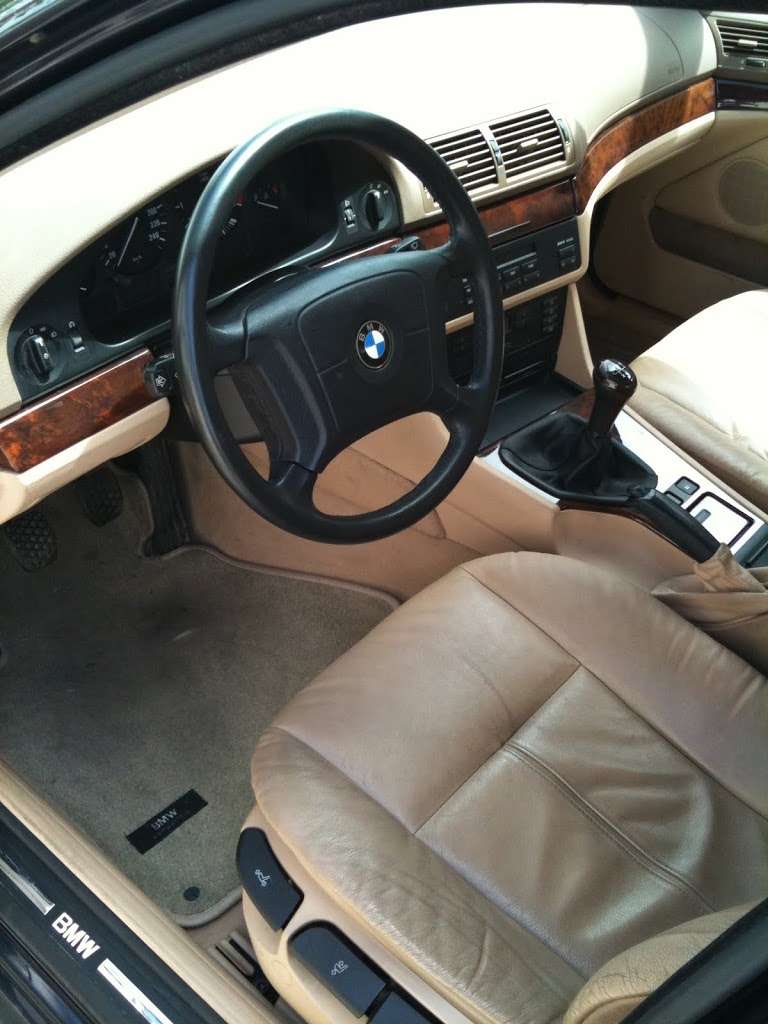 Fotografía de Limpiando la tapicería y acondicionando el cuero de un BMW 525d: limpieza y acondicionado de cuero bmw 1