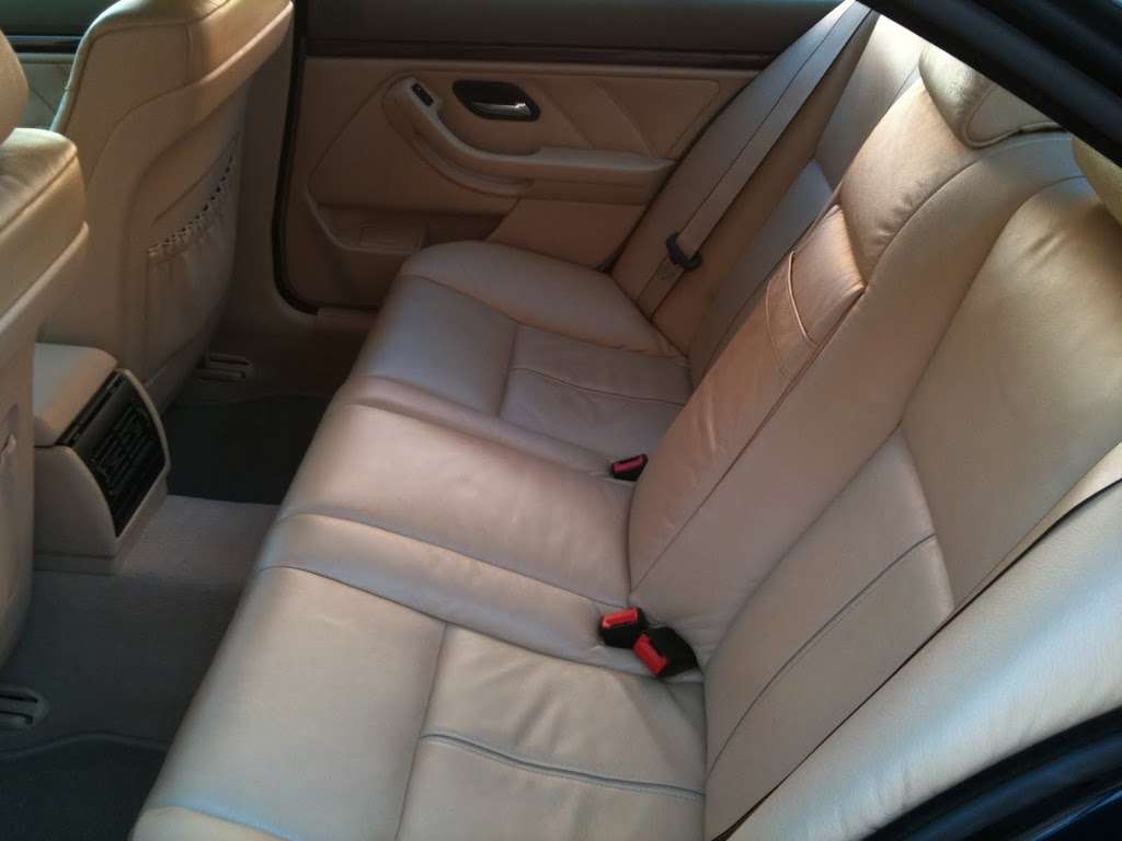 Fotografía de Limpiando la tapicería y acondicionando el cuero de un BMW 525d: limpieza y acondicionado de cuero bmw 15