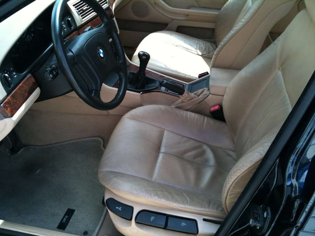 Fotografía de Limpiando la tapicería y acondicionando el cuero de un BMW 525d: limpieza y acondicionado de cuero bmw 2